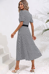 Robe fendue à col en V et boutons décoratifs imprimés