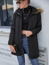 Pufferjacke mit Kapuze und Kunstpelzbesatz