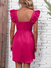 Robe trapèze à col carré et manches papillon