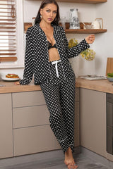 Lounge-Set mit Hemd und Hose und gepunktetem Reverskragen