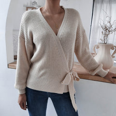 Rippenstrick-Wickelpullover mit Laternenärmeln