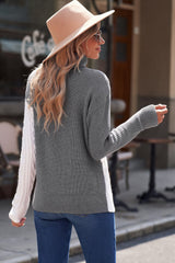 Rollkragenpullover mit Farbblockdesign und überschnittener Schulter