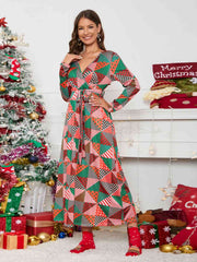 Robe à col surplis, manches longues et ceinture nouée