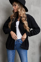 Veste-chemise en velours côtelé avec boutons-pression sur le devant et détails sur les épaules