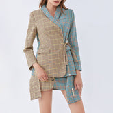 Jüngeres Farbkontrast-Check-Schnürset mit kleinem Rock und lässigem Set