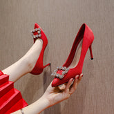 Escarpins à talons aiguilles hauts en satin et strass pour femme