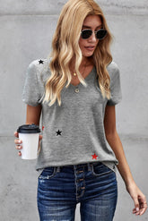 T-Shirt mit V-Ausschnitt und Sternenmuster