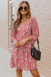 Kleid mit eckigem Ausschnitt und Ballonärmeln im Animalprint