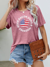Bier Speck Waffen & Freiheit US Flagge Grafik T-Shirt