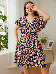 Robe léopard grande taille à col surplis et manches flottantes