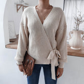 Rippenstrick-Wickelpullover mit Laternenärmeln