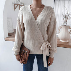 Rippenstrick-Wickelpullover mit Laternenärmeln