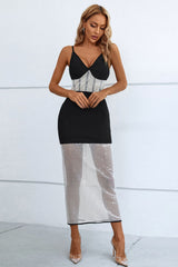 Robe mi-longue à bretelles spaghetti et sequins contrastés