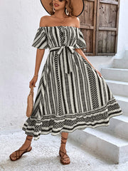 Robe midi imprimée à épaules dénudées et ceinture nouée