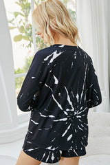 Lounge-Set mit Oberteil und Shorts mit überschnittenen Schultern und Batikmuster