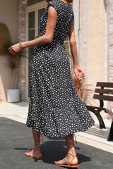 Robe fleurie à ourlet volanté et ceinture nouée