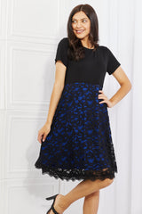 Robe mi-longue Yelete en dentelle contrastante