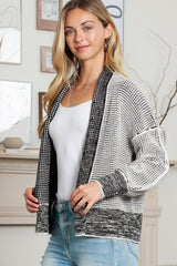 Grauer Cardigan mit offenem Vorderteil und Gingham-Muster und Kontrastbesatz