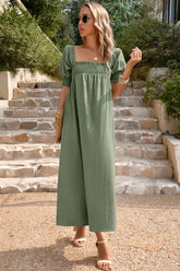 Gesmoktes Midikleid mit quadratischem Ausschnitt und Taschen
