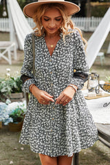 Robe en dentelle épissée à col cranté et motif floral