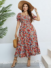 Robe à fleurs smockée à col carré grande taille