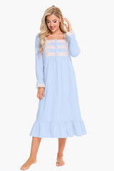 Nachthemd mit kontrastierendem Spitzenbesatz, Rüschensaum und quadratischem Ausschnitt