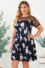 Robe grande taille à empiècement en maille fleurie et à pois