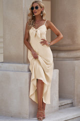 Kleid mit Spaghettiträgern und Bindedetail