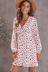 Robe à décolleté plongeant et boutons décoratifs imprimés