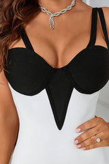 Robe bandage contrastée à double bretelle et fente dans le dos