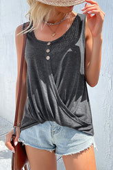 Tanktop mit U-Ausschnitt und dekorativem Knopf