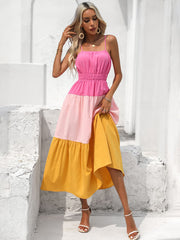 Robe à bretelles spaghetti et taille froncée à blocs de couleurs