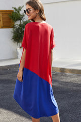 Robe à manches courtes et col rond à blocs de couleurs