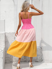 Robe à bretelles spaghetti et taille froncée à blocs de couleurs