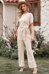 Jumpsuit mit geradem Bein und Bindegürtel in voller Größe