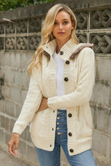 Strickjacke mit Kapuze und Kunstpelzbesatz