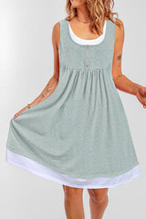 Robe sans manches à effet superposé contrasté