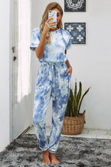 Kurzärmliger Jumpsuit mit Batikmuster und Taschen