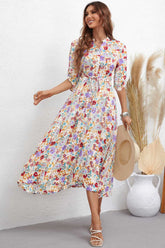 Kleid mit Blumenmuster, halblangen Ärmeln und eingekerbtem Ausschnitt