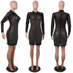 Langärmliges Kleid mit Strasssteinen