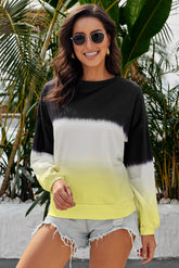 Sweatshirt mit Batikmuster und überschnittener Schulterpartie und Rundhalsausschnitt