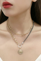 Ensemble de deux colliers avec pendentif soleil en zircon