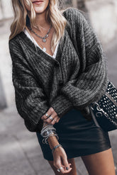 Cardigan gris boutonné à col en V et manches bouffantes