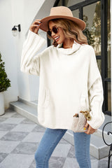 Rollkragenpullover mit abgerundetem Saum