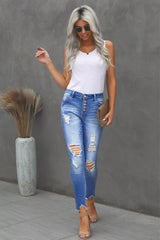 Jean skinny boutonné à la cheville et effiloché