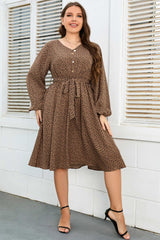 Robe imprimée grande taille à col en V et manches ballon avec ceinture nouée
