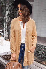 Langer Cardigan mit sichtbaren Nähten, offener Vorderseite und Taschen