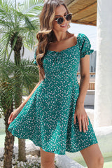 Kleid mit Blumenmuster und Volantärmeln und Bindeband vorn