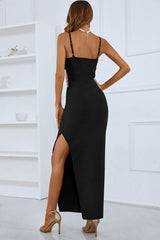 Robe fendue à bretelles spaghetti et strass