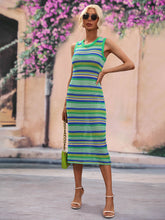 Ärmelloses Midi-Überwurfkleid mit Streifen und Rundhalsausschnitt